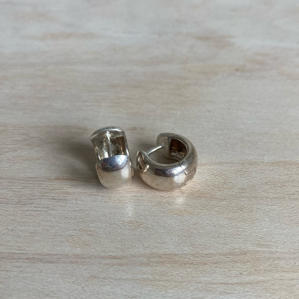 Mejuri chunky Huggie hoop sterling silver